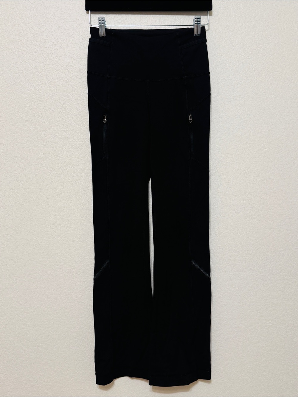 🦋 Lululemon| Women’s Black Slight Flare Yoga Pants Leggings Size 4 Zip Pockets